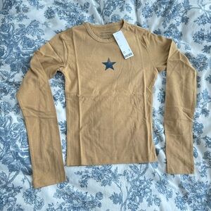 UO long sleeve star tee size S